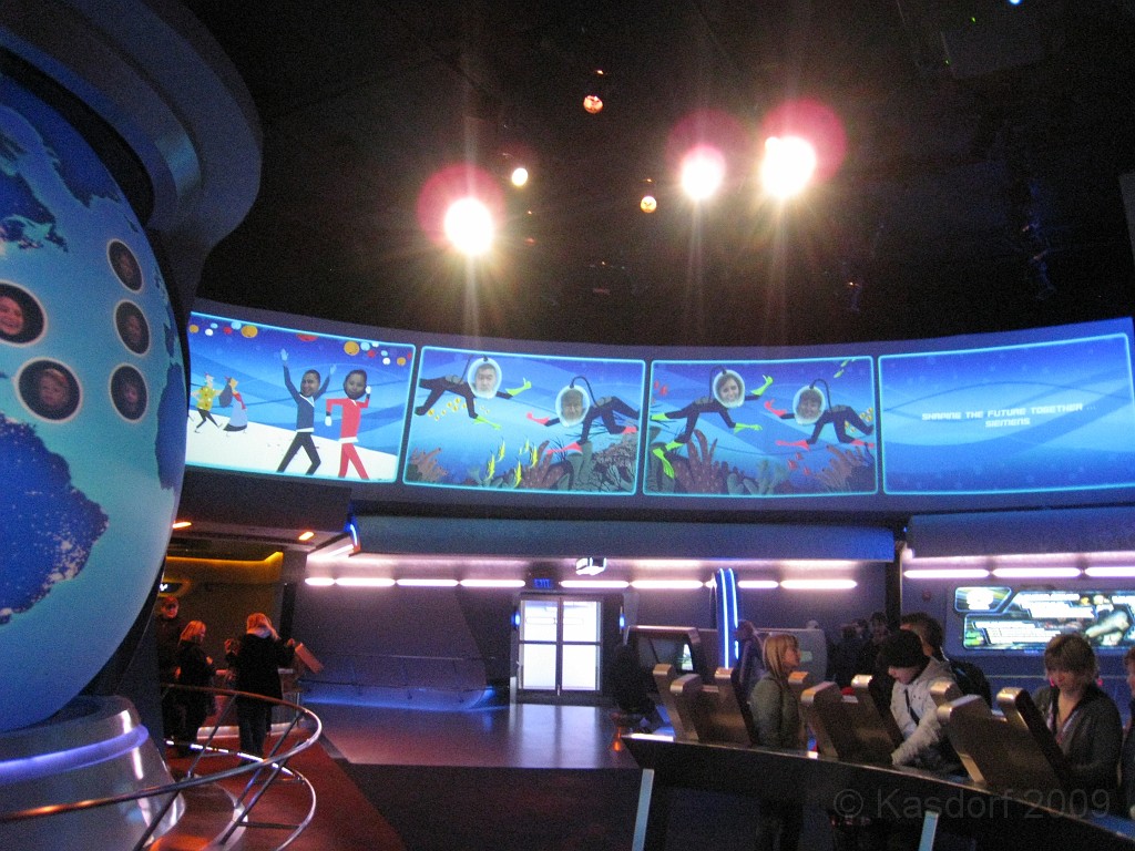 Disney 2010 D3 0320.jpg - January 9-11, 2010 Disney World Florida. Monday, up and ready to roll, took shuttle to Epcot. Caught a couple shows and took a lot of pictures. Finally had to call it a day to get to our plane to go home.